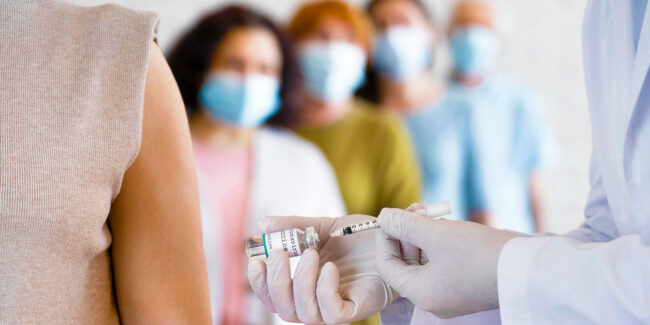 Vacuna COVID-19 - Servicios Médicos Yunis Turbay